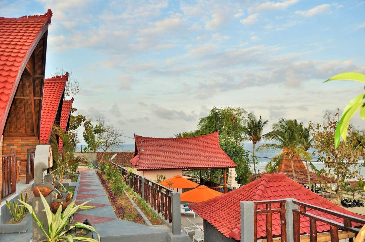 Surya Chandra Beach Bungalow Batununggul Exterior foto