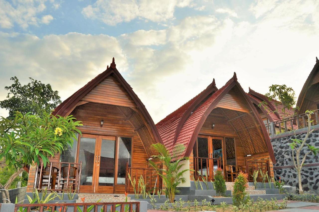 Surya Chandra Beach Bungalow Batununggul Exterior foto