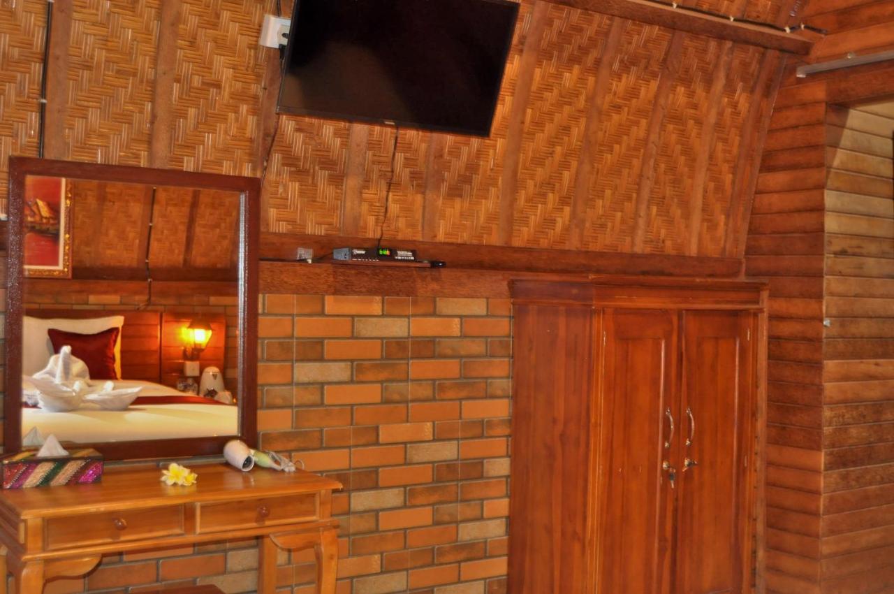 Surya Chandra Beach Bungalow Batununggul Exterior foto