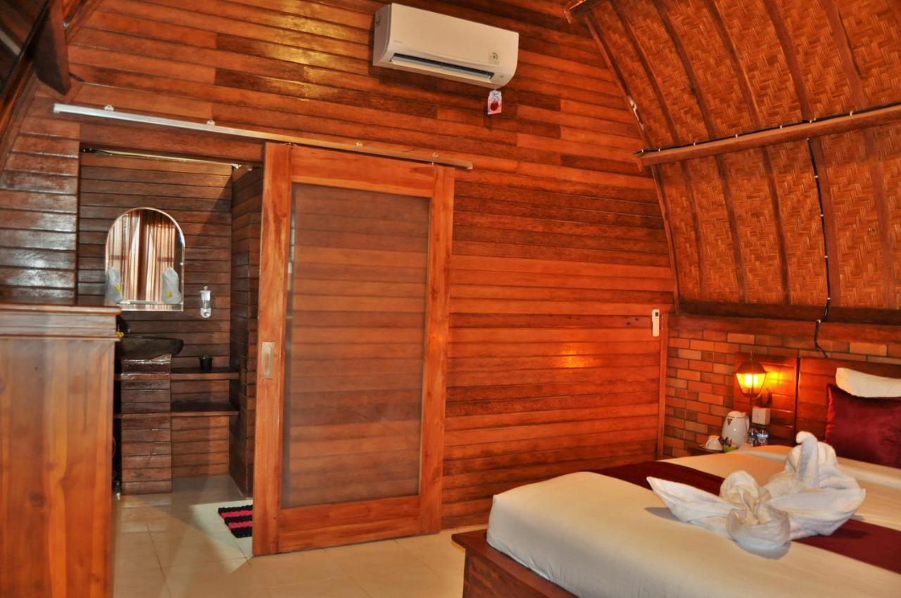 Surya Chandra Beach Bungalow Batununggul Exterior foto